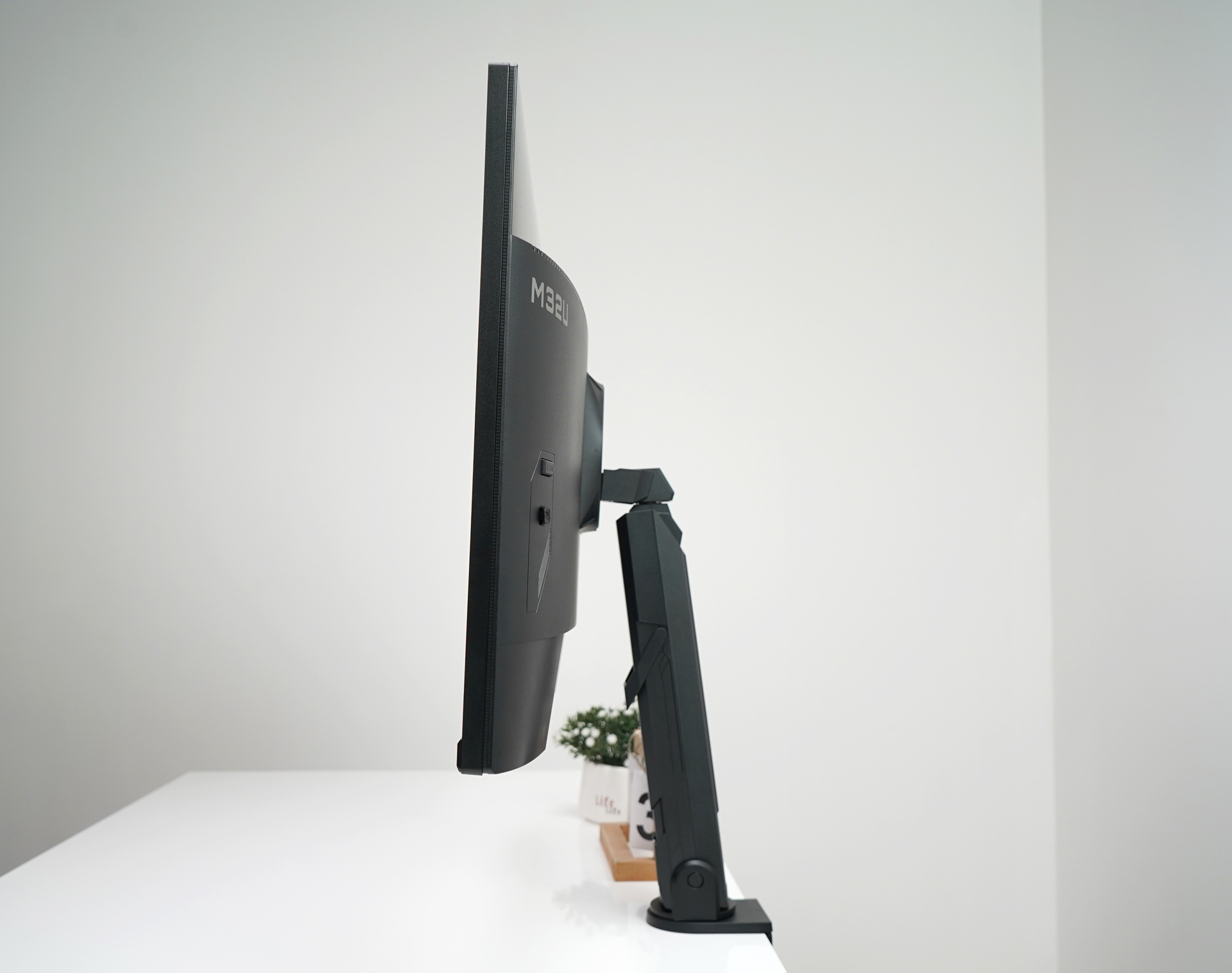 技嘉显示器m34,技嘉M32UC显示器