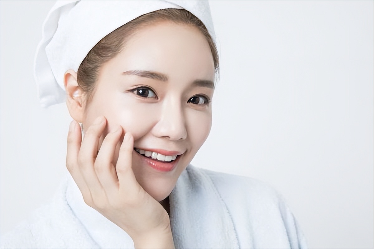 护肤品整套使用还是单品牌使用好,护肤品是一套的好还是各买各的好