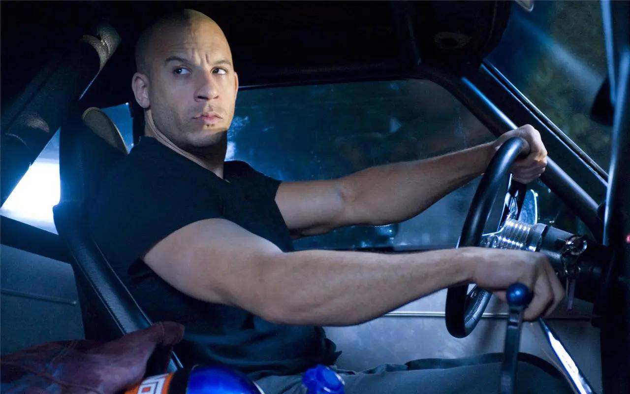 速度与激情赛车托雷特的片段,速度与激情8古巴赛车片段