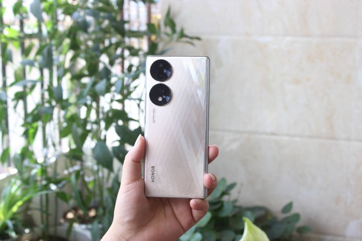 荣耀70标准版参数详细测评,荣耀70评测游戏