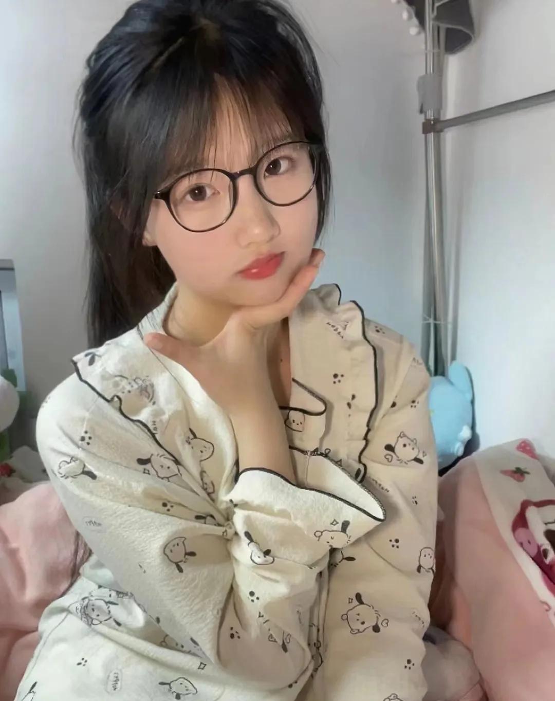 最新流行的美女壁纸图片高清大图,高清大图美女壁纸网站