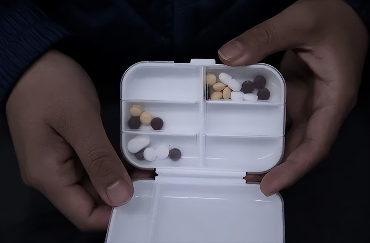 抑郁症需要吃药的程度怎么治愈,抑郁症可以通过吃药来治愈吗