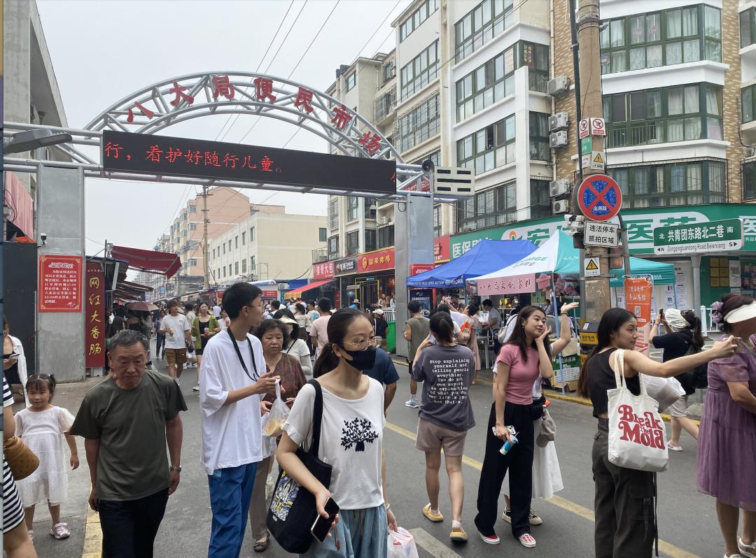 记者实地探访网传凉了的淄博烧烤,淄博烧烤让我们体验了人间烟火气