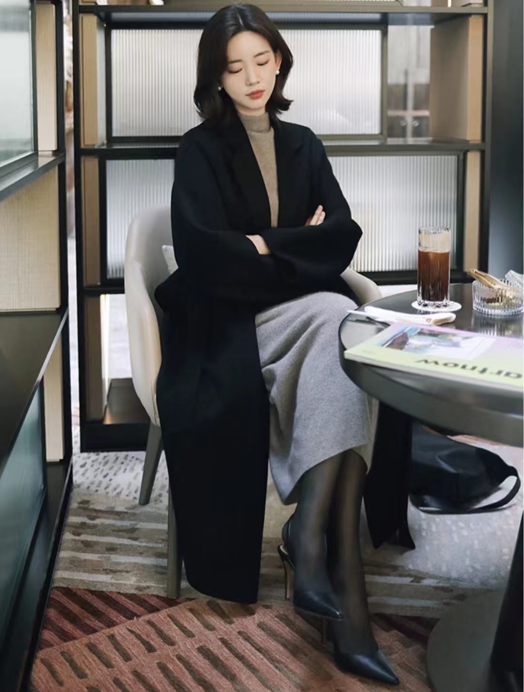 呢子大衣配高跟鞋的穿搭高级感,韩剧女主穿搭秋冬大衣搭配高跟鞋
