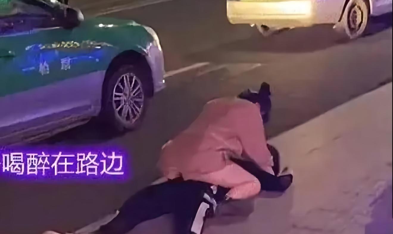 男子在电梯口被陌生女子强吻,男子被醉酒陌生女子强吻