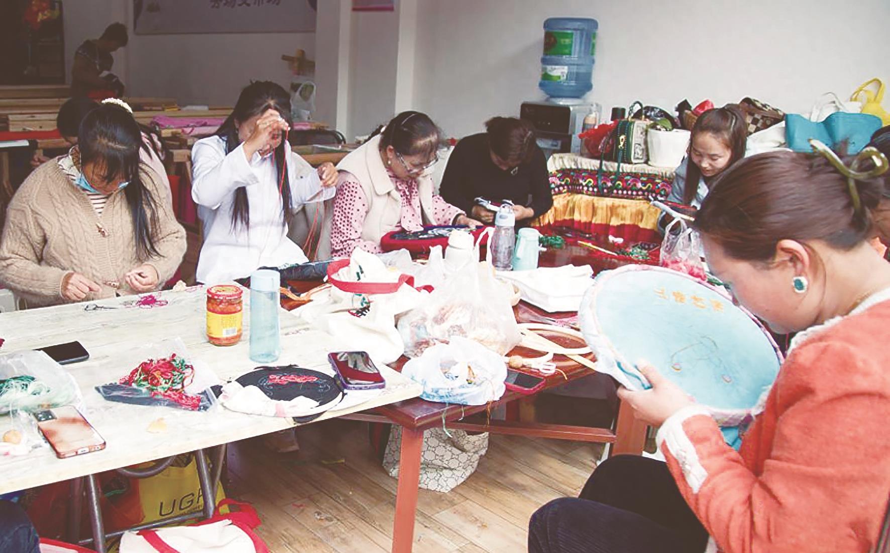 南华彝绣介绍,南华县彝绣馆