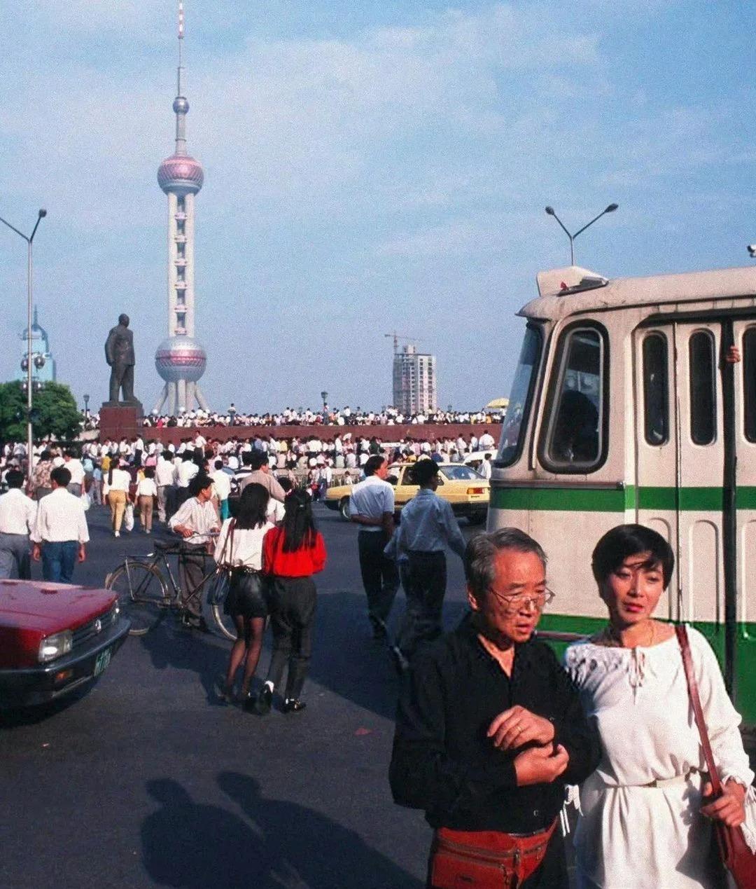 集中营惨状:30张老照片揭示妇女衣不遮体的悲惨命运!