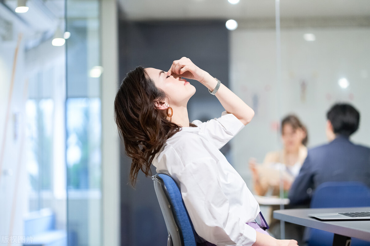 近视不配镜真的后果严重吗,二年级近视75度要配镜吗