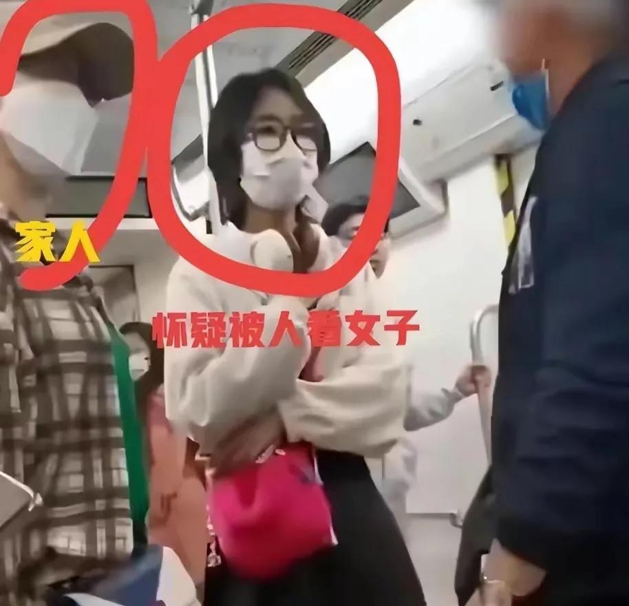 “你变态呀?一直盯着我看?”,男子:“我可以告你*谤诽**!”