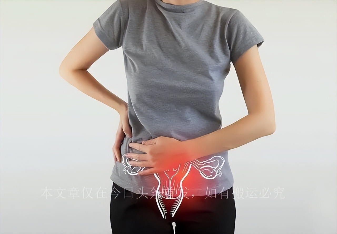 女子当街殴打小三，竟掏出*体下**的毛塞进对方嘴里，路人：没眼看！