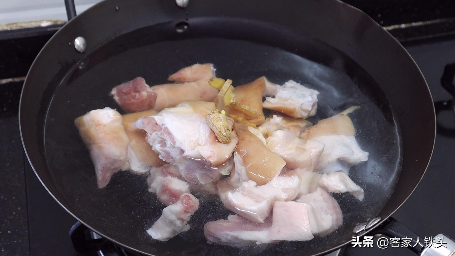 莲藕炖猪脚的家常做法大全,莲藕炖猪脚的正宗做法详细过程