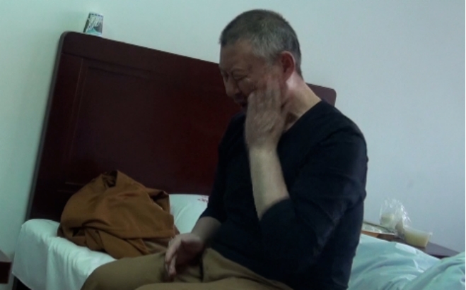 “假活佛”王兴夫:10年骗2亿,毒誓控制女弟子,被捕时自扇耳光