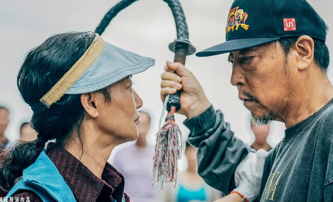 难得“聚焦低收入老年人”的好电影：四个神仙戏骨，一台刻骨铭心