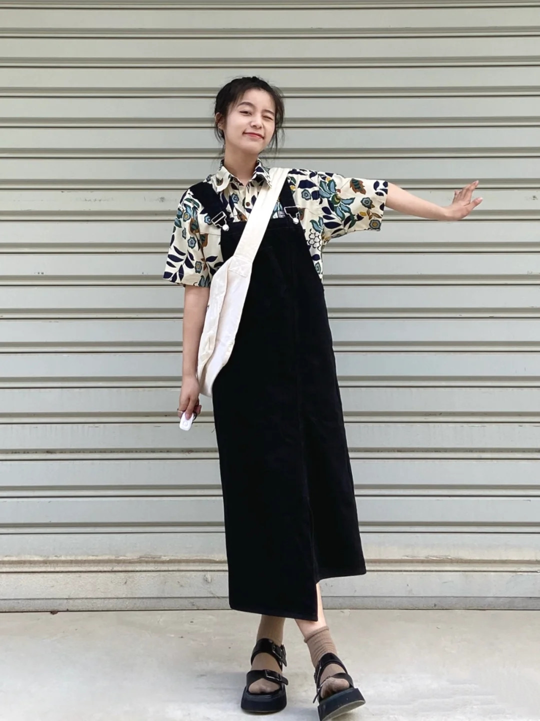 女人不管过没过40岁，都要远离这3个“凉鞋刺客”，不高级不好看