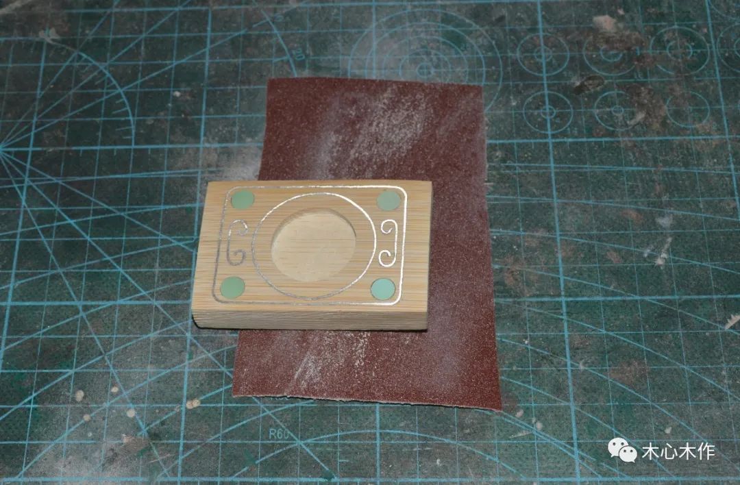 青花平安无事牌雕刻,青花瓷无事牌