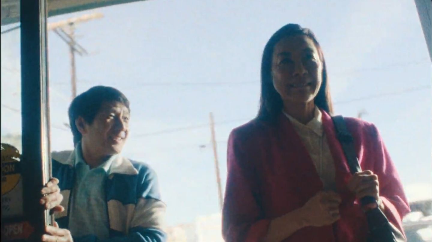 瞬息全宇宙——美国亚裔版的你好，李焕英