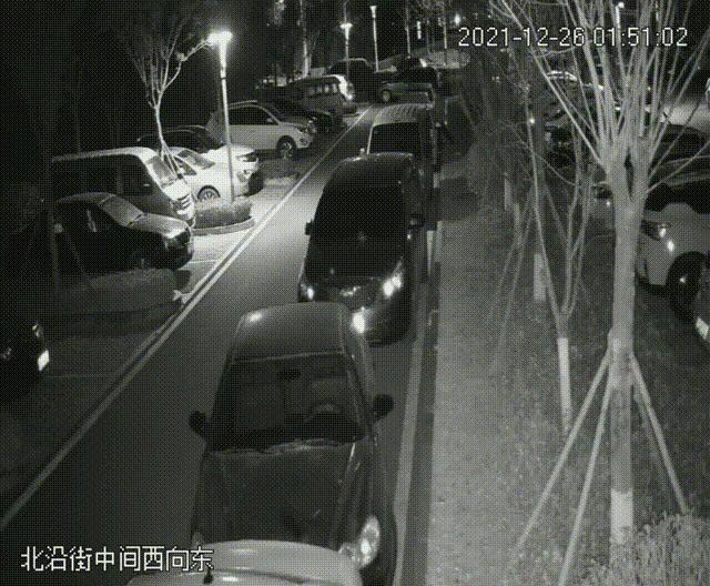 一个人流窜盗窃车内财物,男子开车流窜入室盗窃