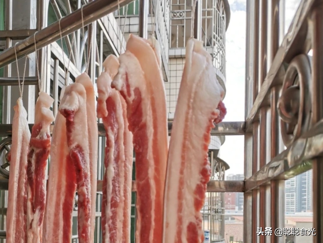 腌腊肉100斤肉放多少盐才不咸不淡,10斤猪肉放了180克盐腌腊肉会咸吗