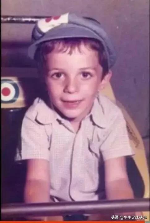 足球明星年轻与现在照片对比,足球明星小时候纪录片