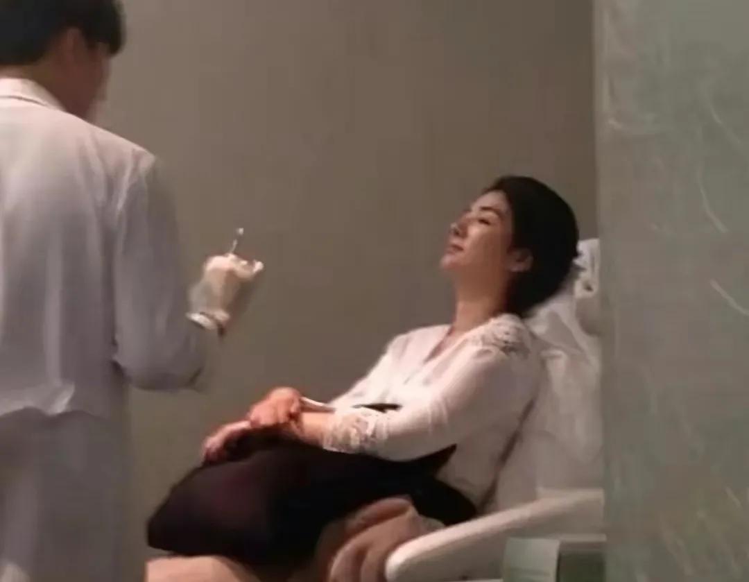 脸没恢复就别出来捞金，发面馒头、蜡像脸，求求你们放过观众吧！