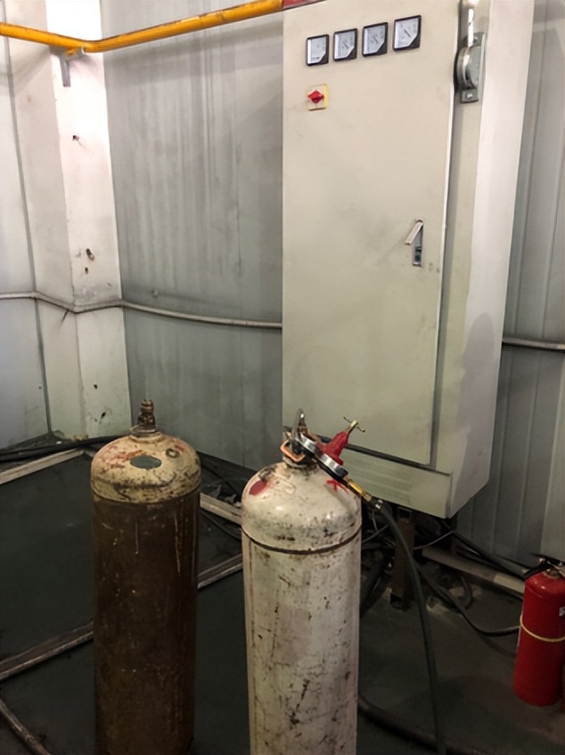 气瓶未设置防倾倒措施处罚,气瓶无防倾倒措施归谁管理