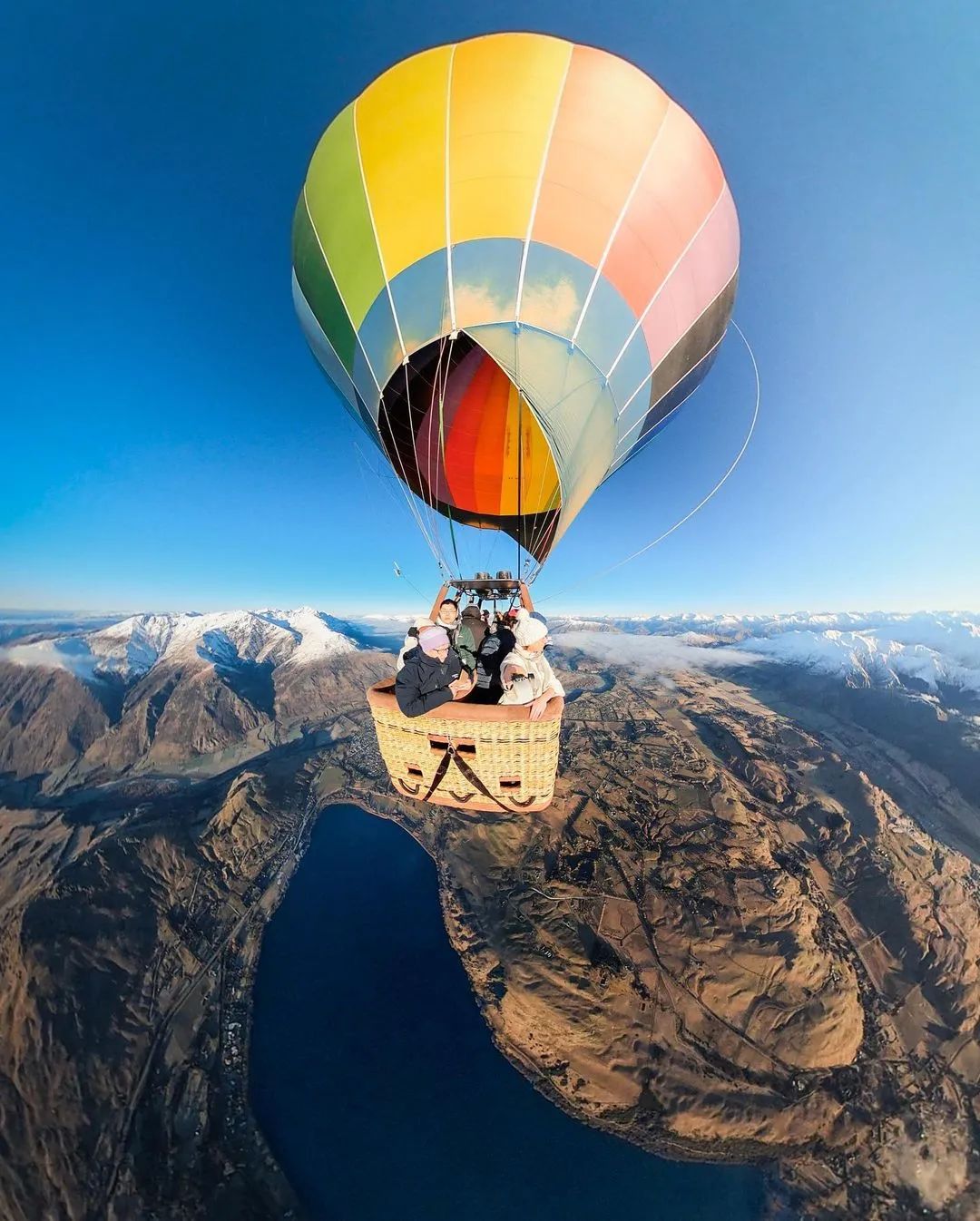 这对年轻夫妻放弃高薪，旅行2年花光存款，潇洒8年后向全网凡尔赛