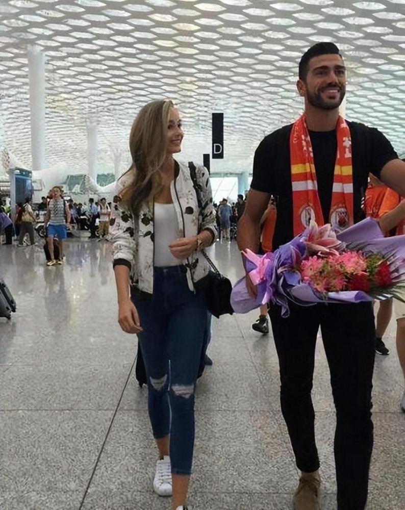 瓦尔加亮相米兰时装周,瓦尔加代言短裤