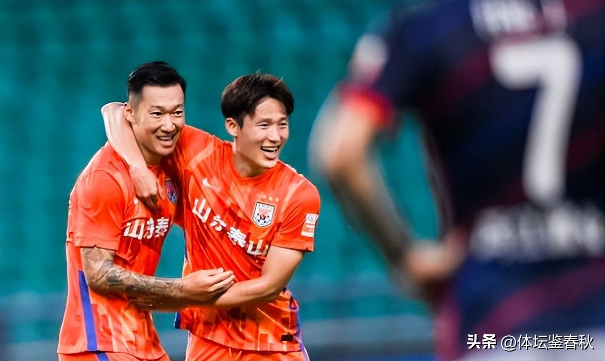 泰山鲁能功勋球员谢场,泰山功勋后卫