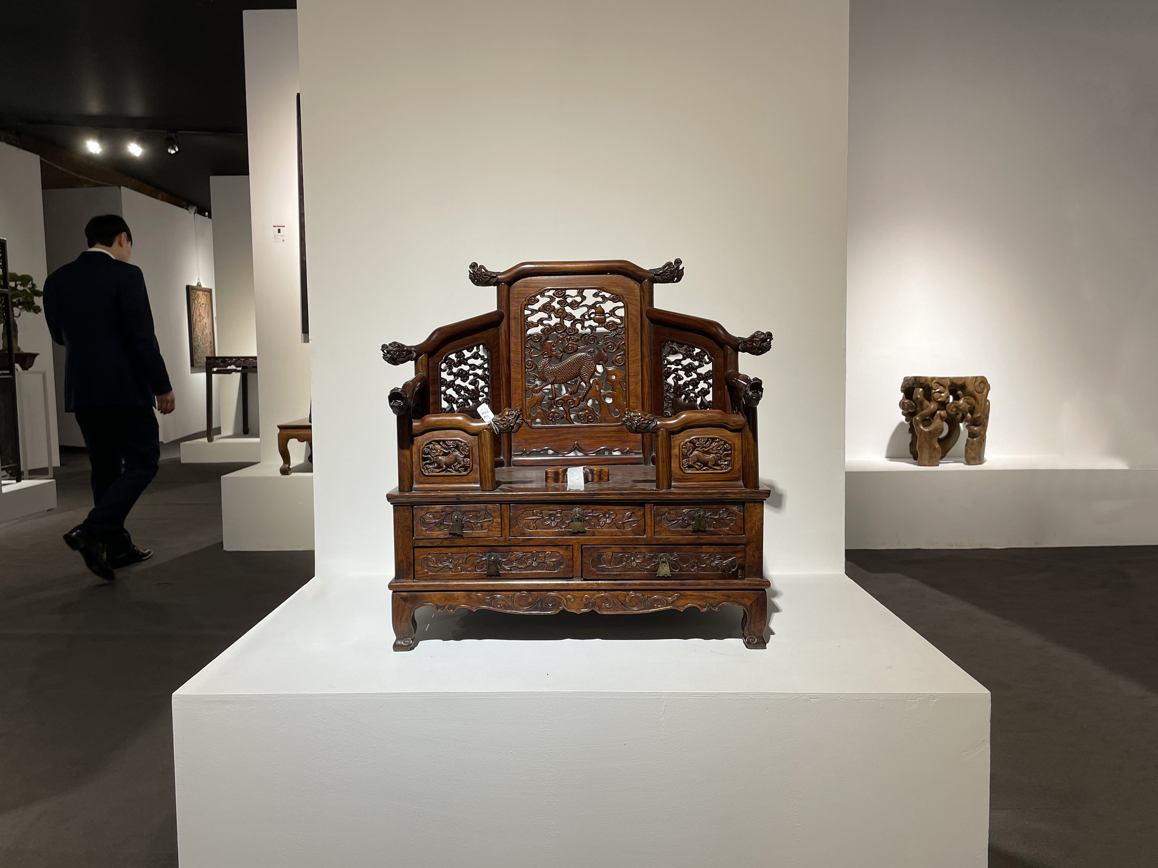 清代黄花梨镶黄杨木小镜台,少见的黄花梨镜台图片