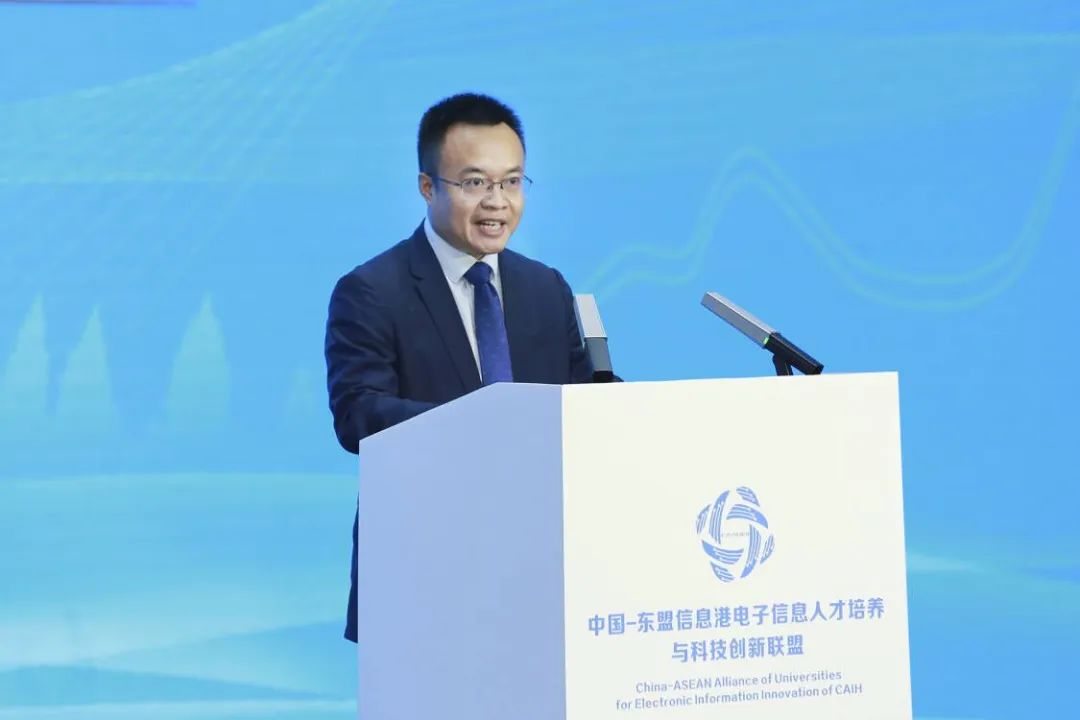 中央政治局委员陈全国赴京履新！张桂华、魏树旺有新职