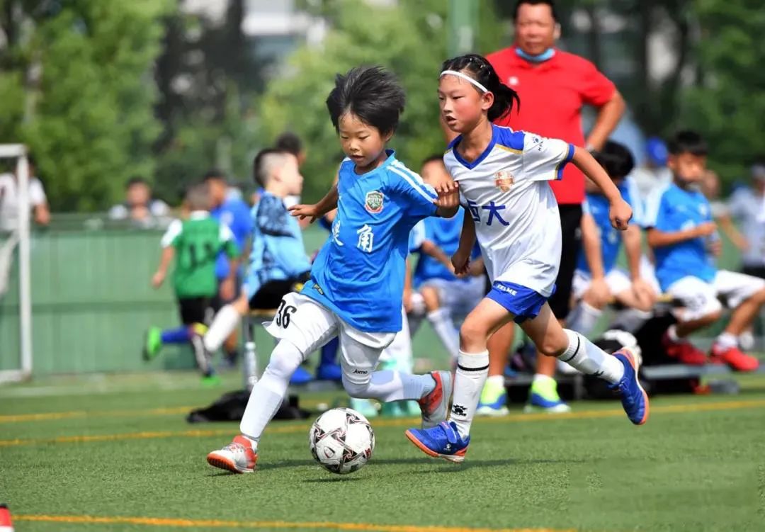 足球氛围浓厚的学校,足球校园氛围