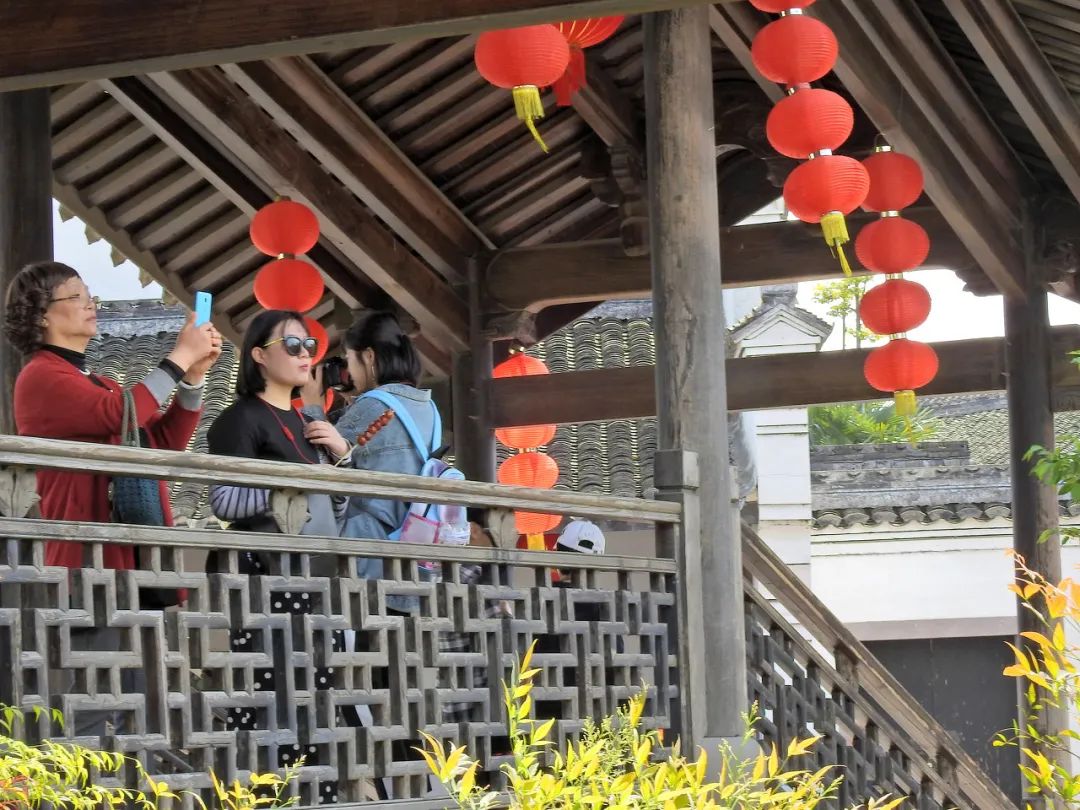 鸣鹤千年古镇图片,鸣鹤古镇的白墙黛瓦