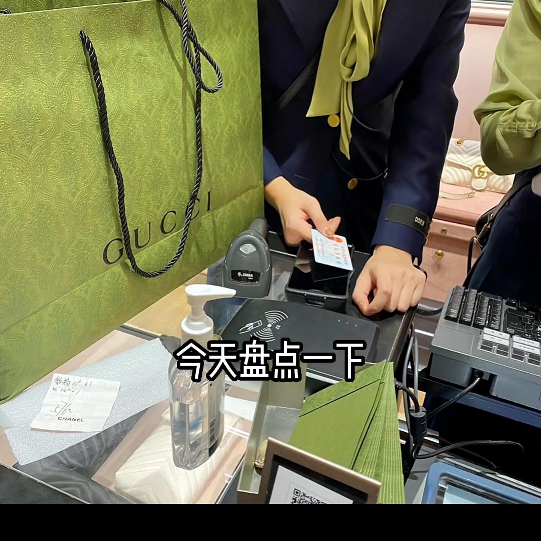 迪奥包包和古驰包包怎么选择,50岁女人古驰包包必买经典款