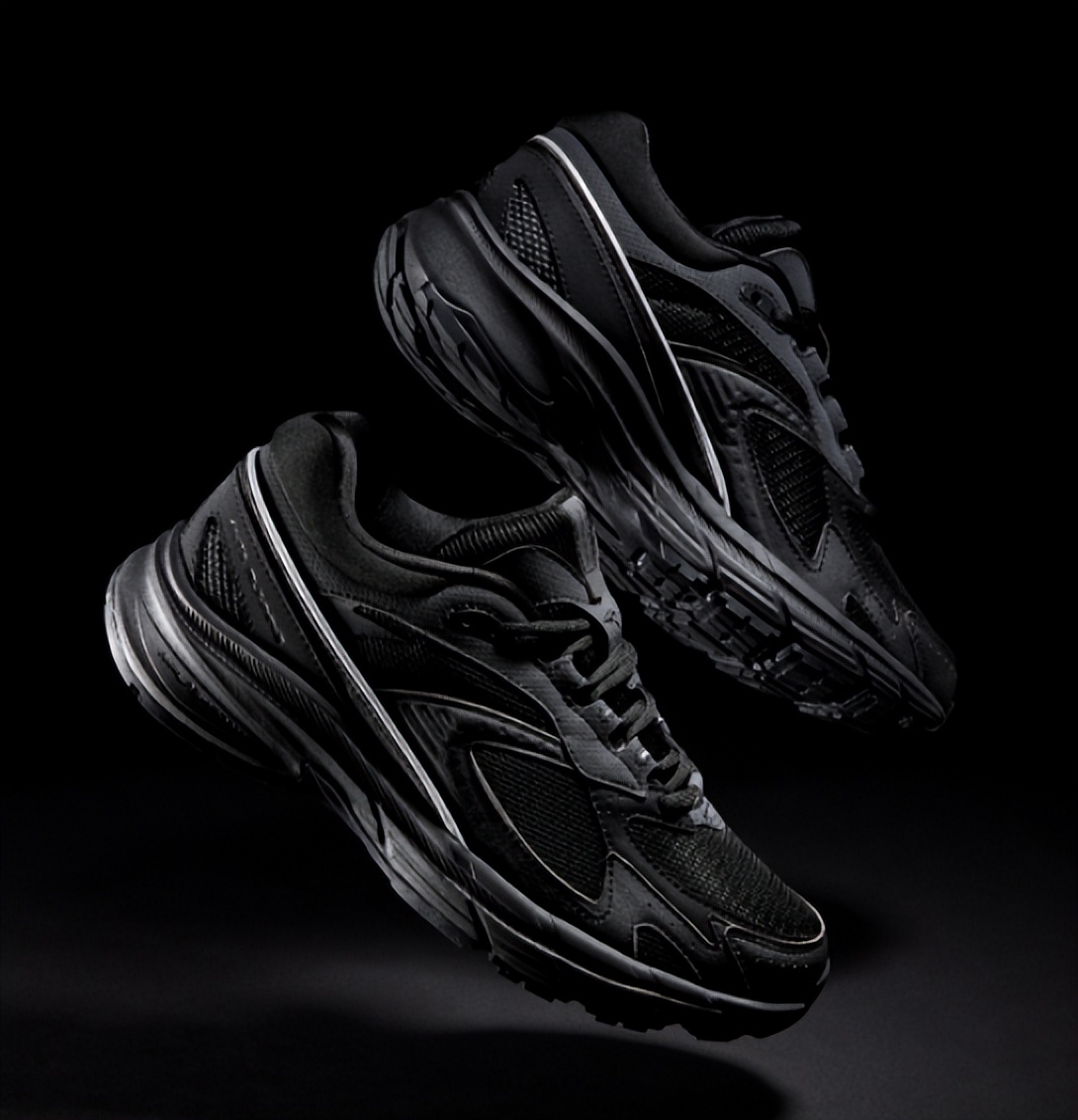 安踏多款老爹鞋曝光！满眼都是巴黎世家、新百伦的影子？