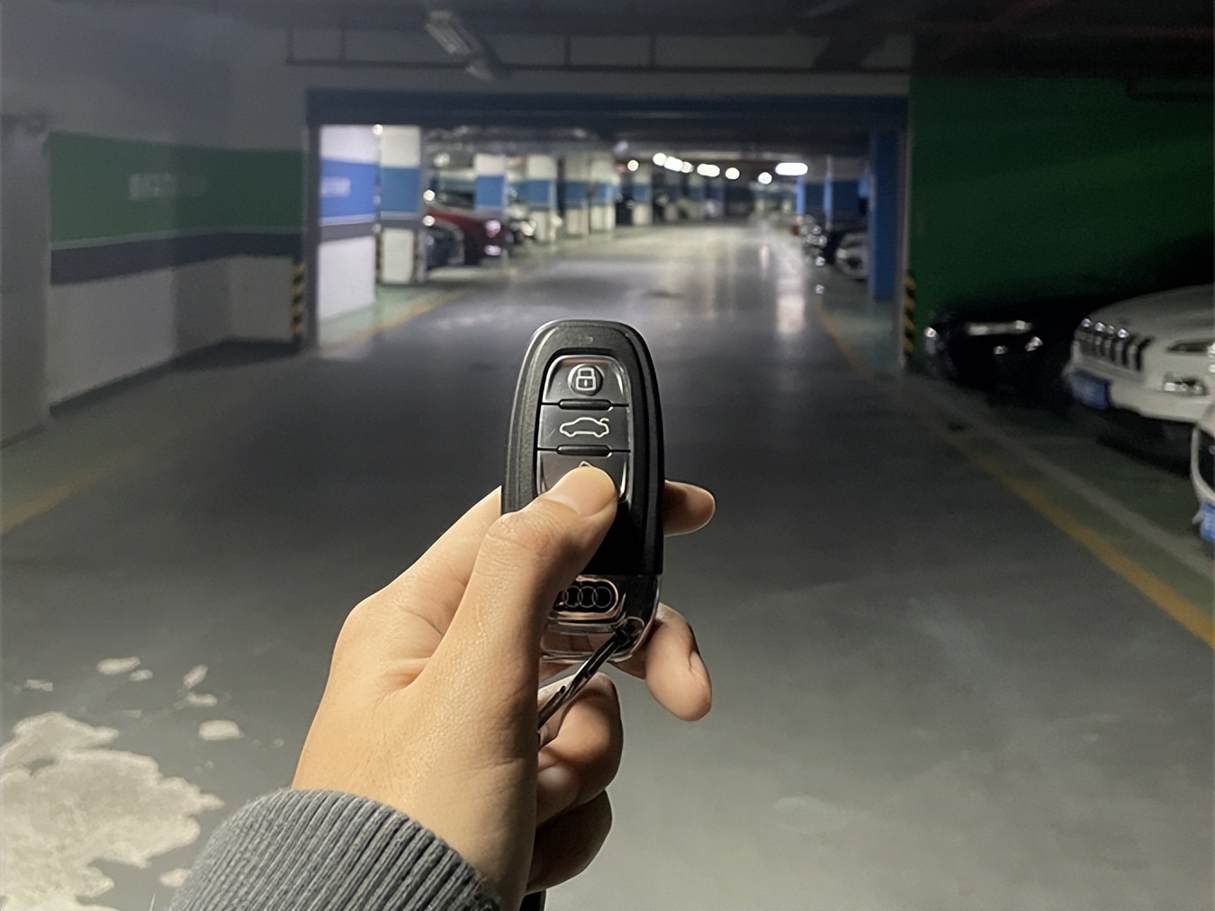 更换车钥匙电池需要到4s店吗,4s店能免费更换车钥匙电池吗