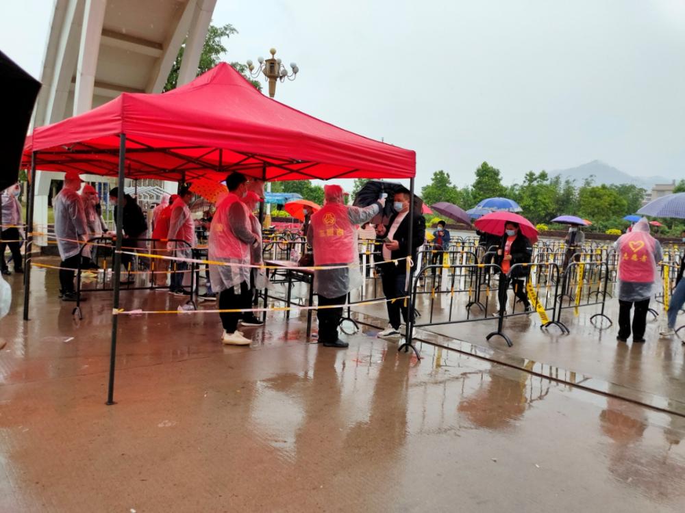 云霄被雨淋,云霄春雨