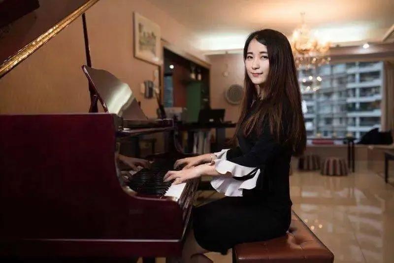 钢琴老师月收入一般是多少,钢琴老师一个月工资多少钱