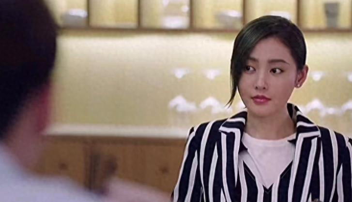 禁忌慾望：深夜影院里的诱惑镜头