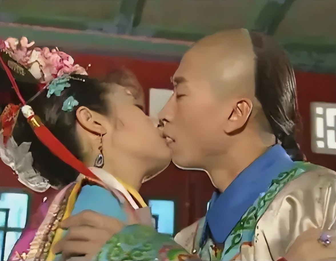 借拍戏之名，袭胸、摸腿、扯内衣，这些“咸猪手”，该管管了