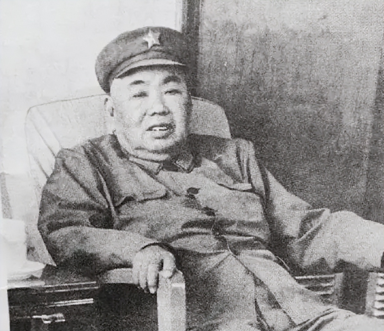 1973年,尤太忠给老政委*小平邓**送烟,*小平邓**拿到烟说了什么?