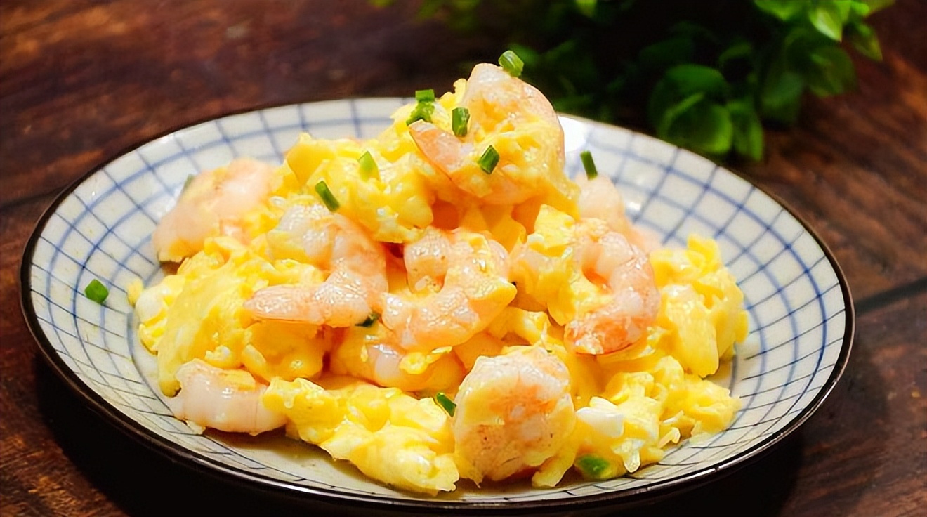 最正确的吃蟹和虾的吃法,10月份螃蟹适合做香辣蟹还是清蒸