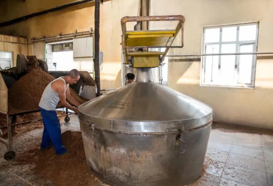 牛栏山二锅头红星二锅头哪个更早,红星二锅头和牛栏山二锅头