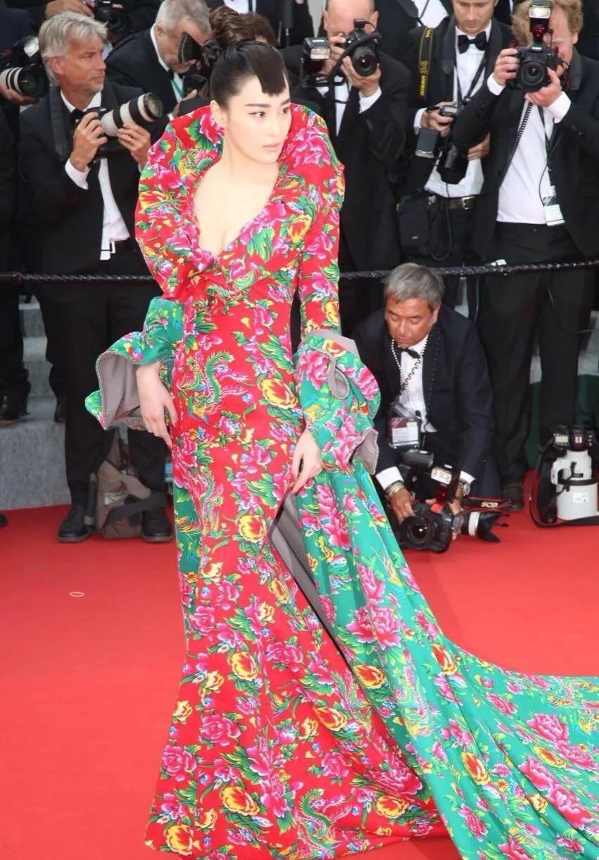 戛纳电影节红毯外国奇葩,戛纳红毯明星出丑有多尴尬