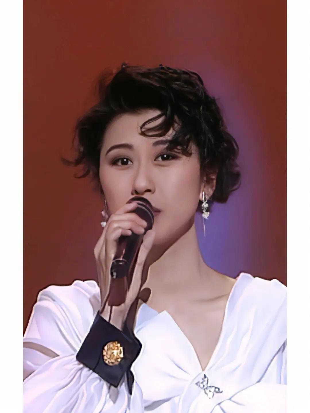 梅艳芳和叶倩文谁的气场大,叶倩文60岁仍唱功惊人