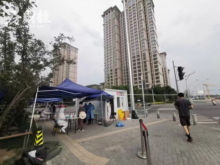 周文彬任华发物业董事会主席兼行政总裁，有违相关规定