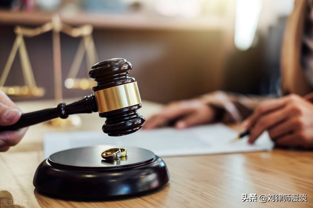 女子殴打丈夫情人致其重伤被起诉,结伙殴打他人刑事案件的判决