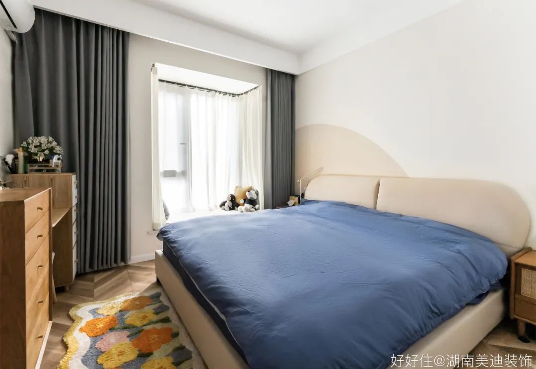 小户型客厅不装电视,小客厅布置极简不要电视