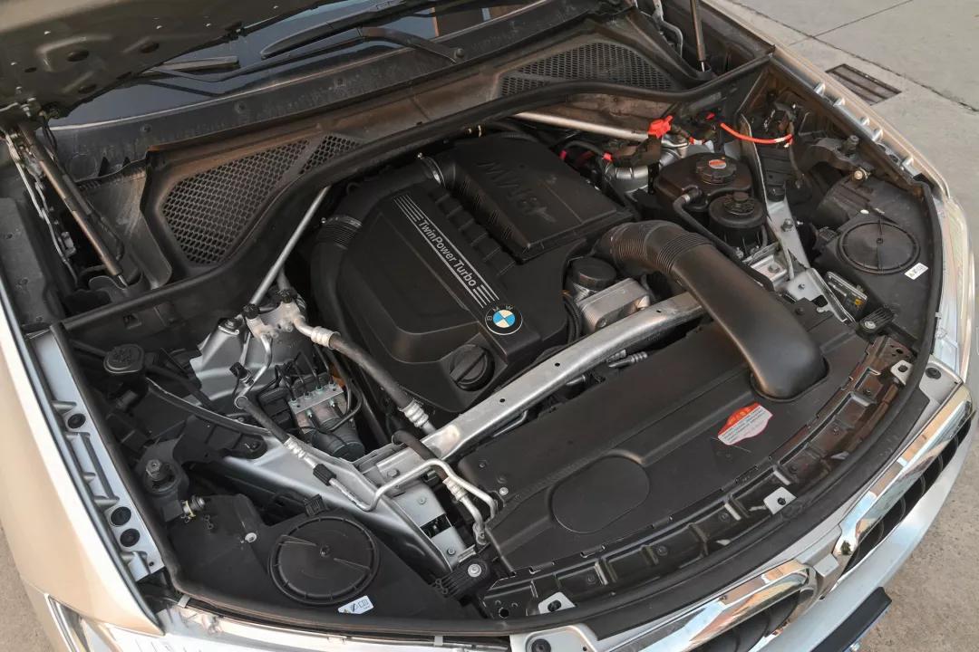 二手宝马x5黑武士顶配14款价格,银灰色二手柴油版宝马x5