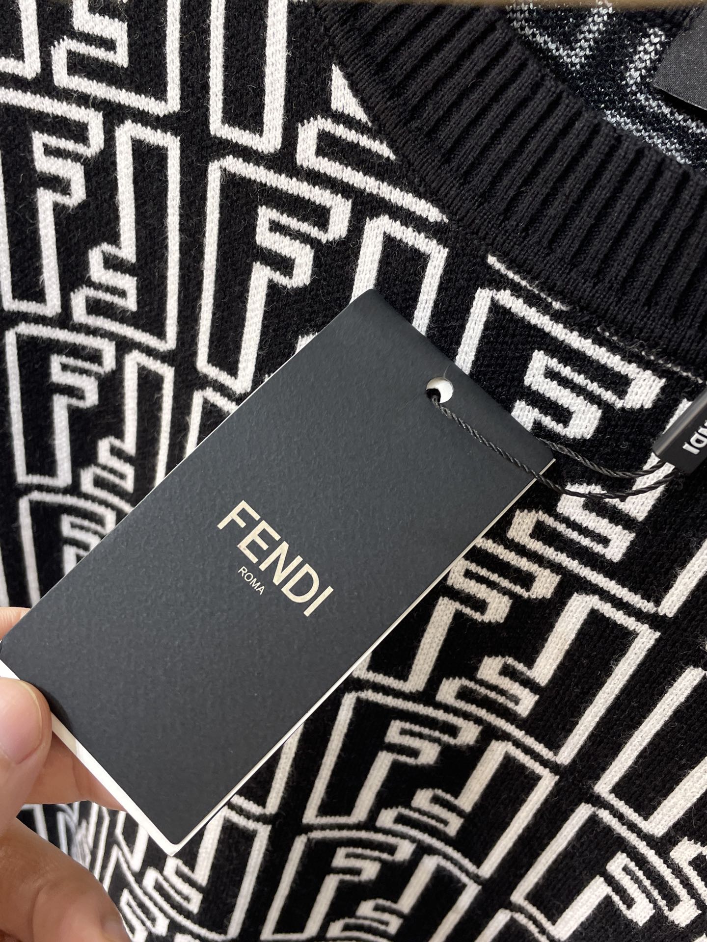 fendi芬迪全皮限量款大象灰花,芬迪fendi毛衣