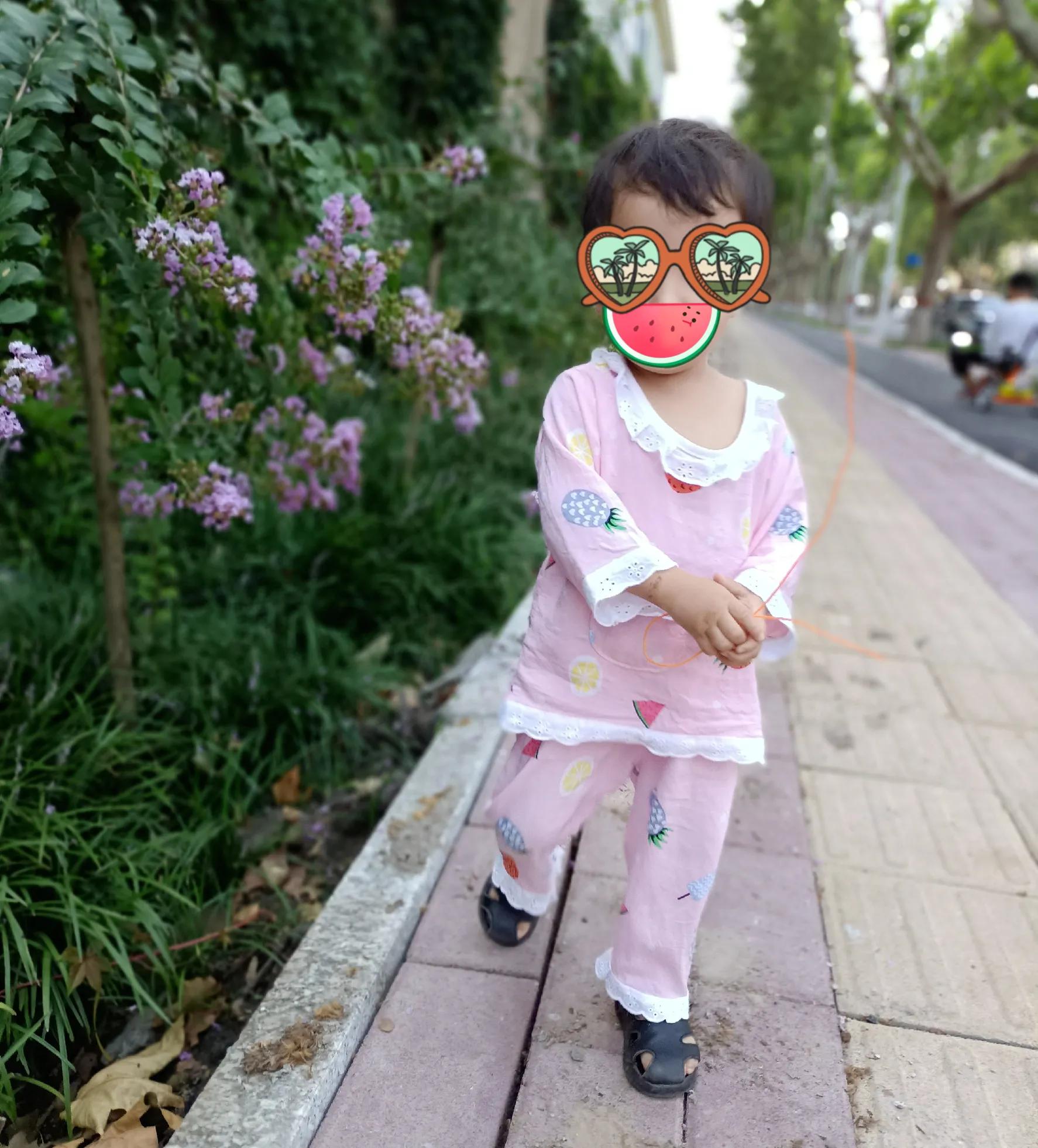 地摊上20元一件的衣服你敢买吗,20元地摊货快消品